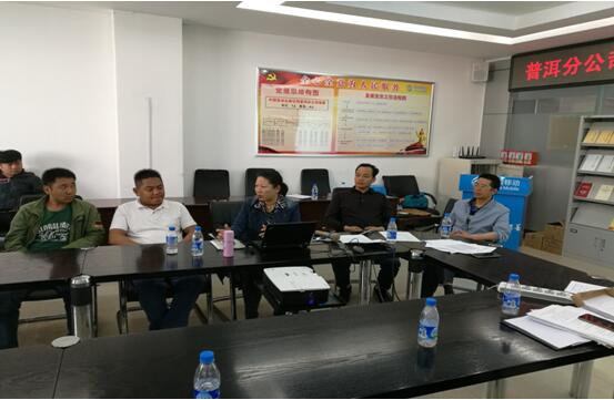 pp电子集团公司副总田钢（右一）办公室主任宋洋（右三）在安全培训会上。